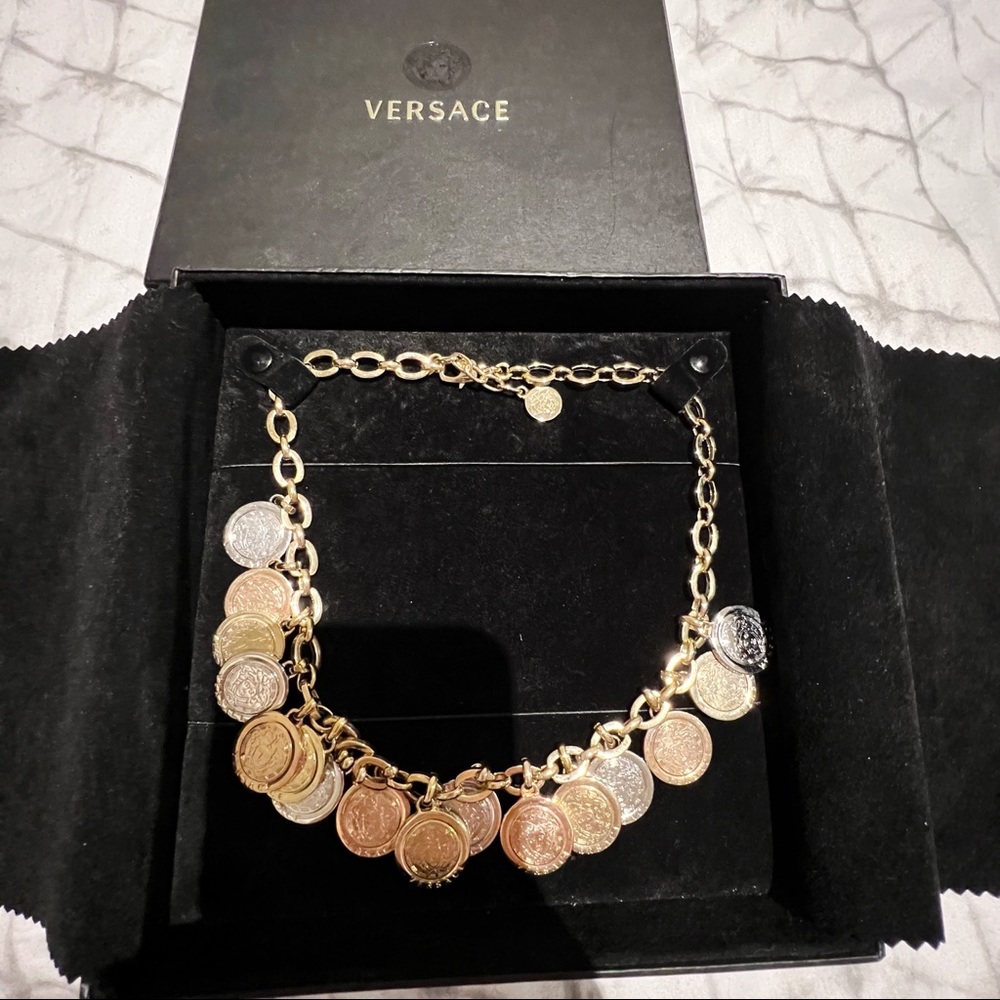 Versace 16pcs medusa pendant vintage necklace